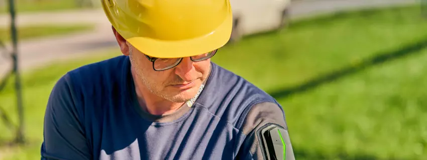 Die Zukunft der Arbeitssicherheit: Das ANGEL React T-Shirt von ADRESYS