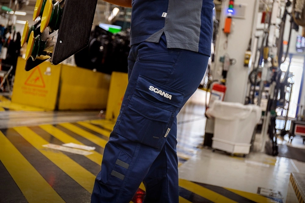 La nuova collezione di abbigliamento da lavoro di Fristads riduce le  emissioni di CO2 di 676 tonnellate - PSA.PAGE® GmbH